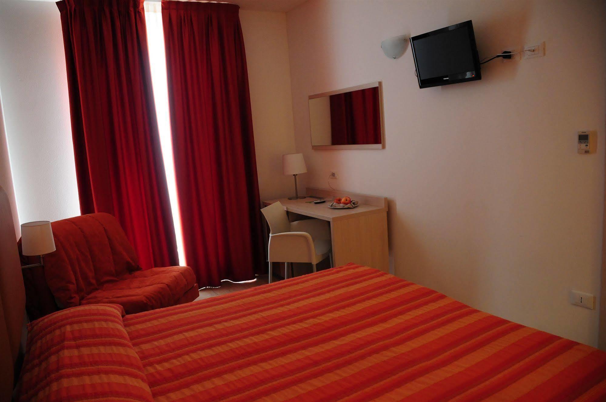 Club Village&Hotel Spiaggia Romea Lido di Volano Esterno foto